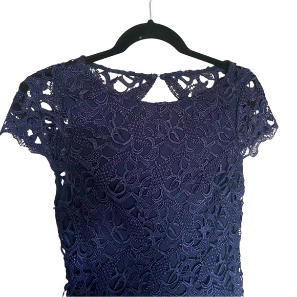 Alice + Olivia Clover Navy Open Back Lace Dress - Picture 4 of 7
